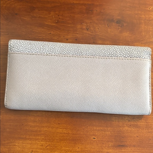 Michael Kors Elegant Cream Textured Women's Clutch - Picture 2 of 12